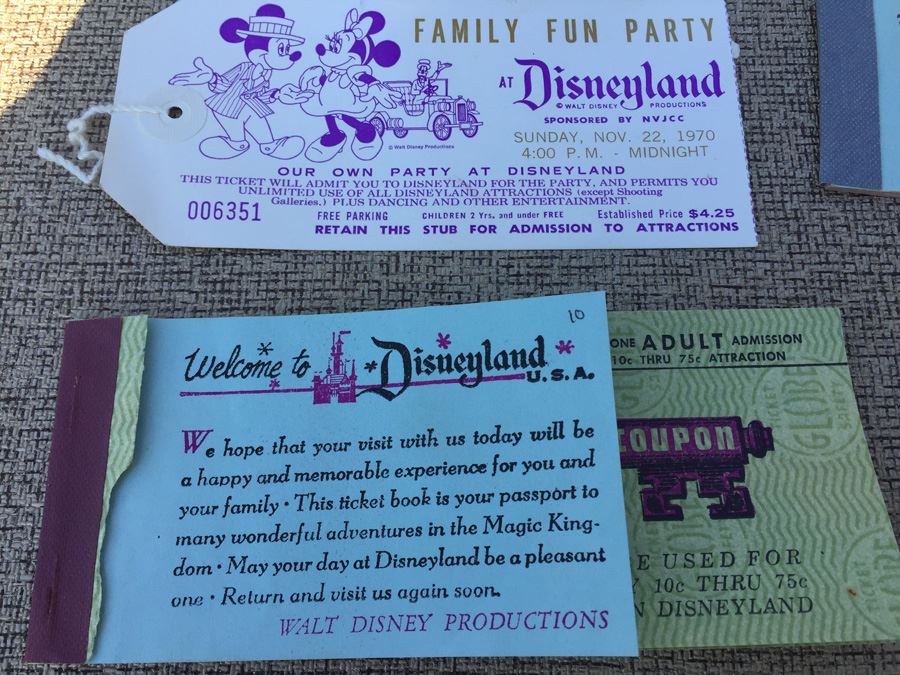 Huge Lot Of Collectible DISNEYLAND Admission Ticket Books [Photo 10]