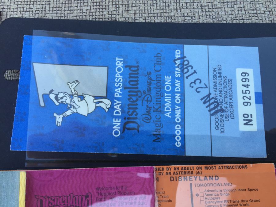 Lot Of Collectible DISNEYLAND Admission Ticket Books [Photo 6]