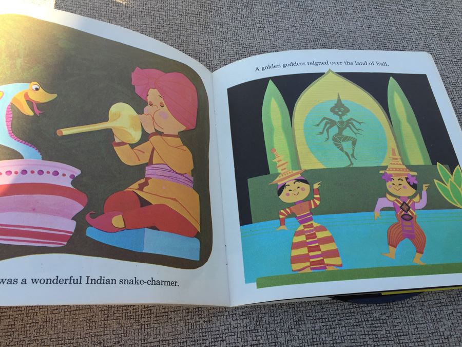 1968 Walt Disney's 'It's A Small World' 24 Page Book With Record [Photo 7]