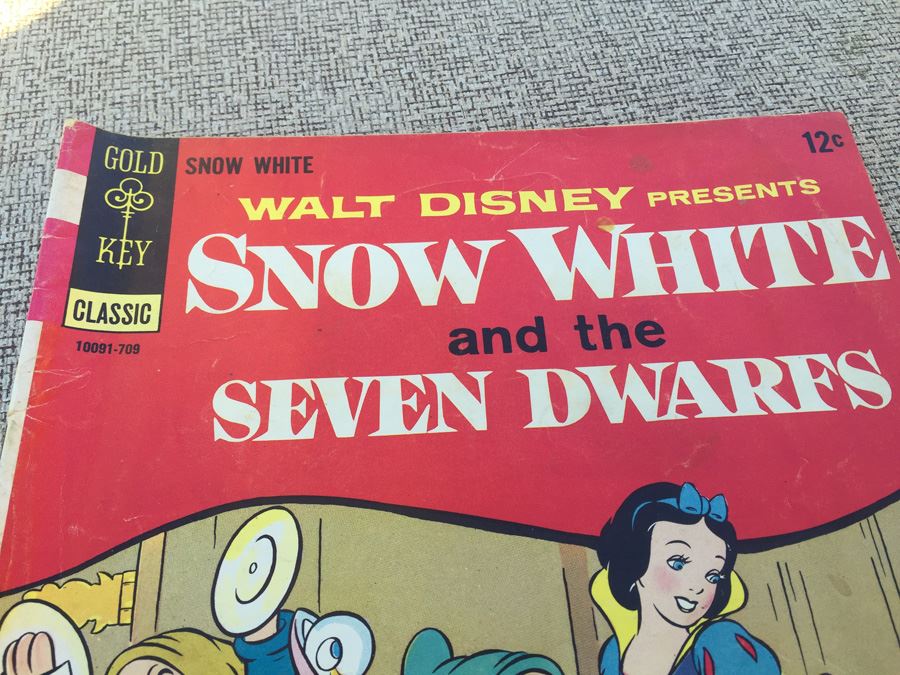 Gold Key Walt Disney Snow White & The Seven Dwarfs Comic Book [Photo 2]