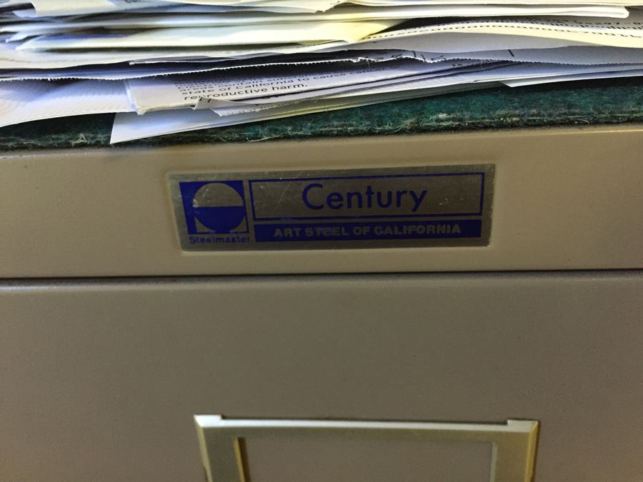 Metal Filing Cabinet (Empty) [Photo 2]