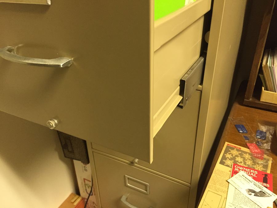 Metal Filing Cabinet (Empty) [Photo 2]