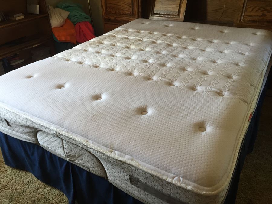 Posturepedic Eastway Plush Mattress In Excellent Condition Retails $700 [Photo 3]