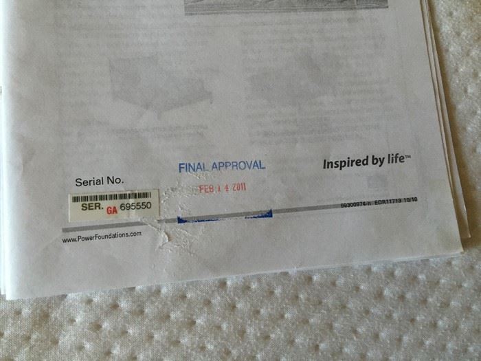 Lifestyles S-Cape Platform Adjustable Bed With Massage Controls And Remote Retails $1,300 [Photo 13]