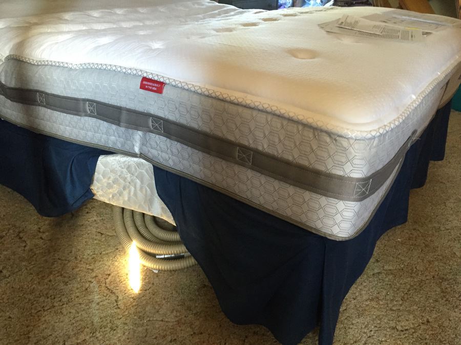 Lifestyles S-Cape Platform Adjustable Bed With Massage Controls And Remote Retails $1,300 [Photo 7]