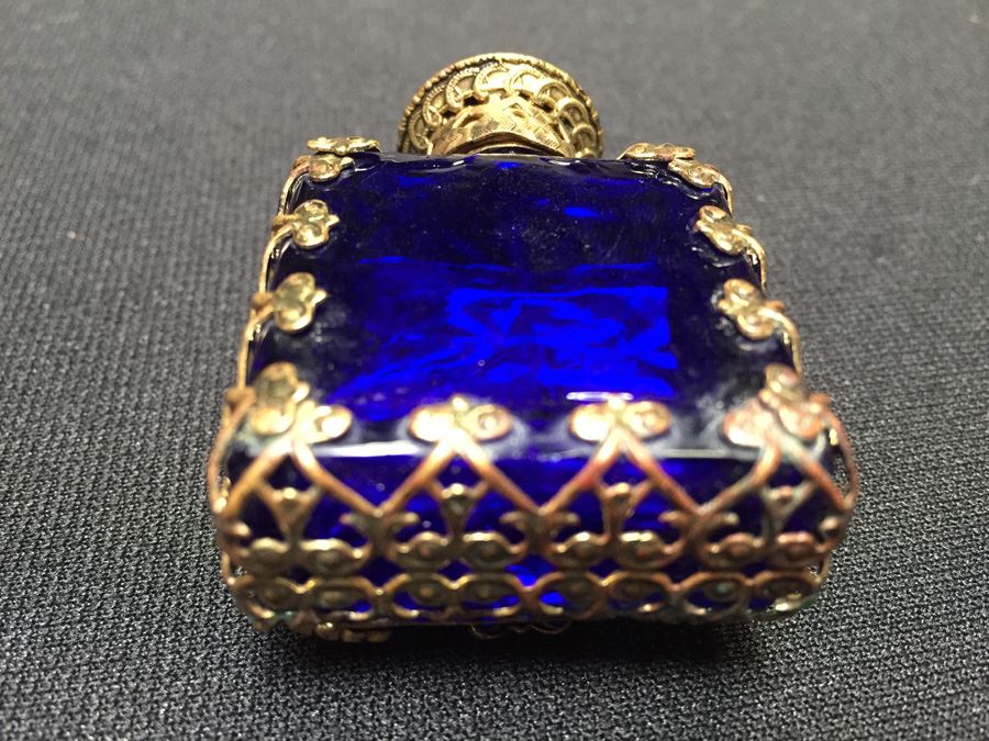 Ornate Perfume Bottle [Photo 3]