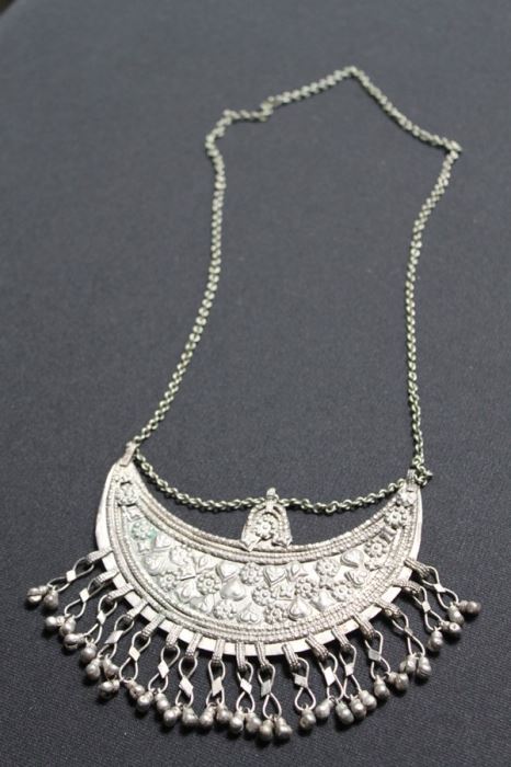 Necklace [Photo 1]