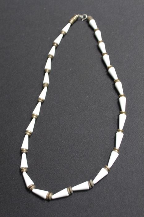 Necklace [Photo 1]