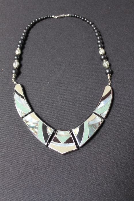 Necklace [Photo 1]