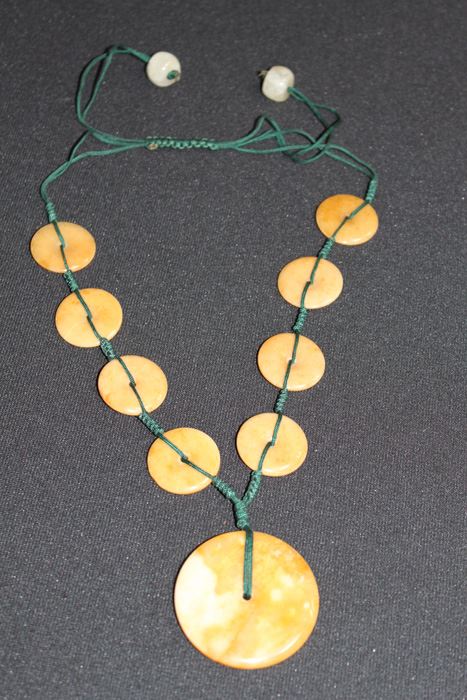 Necklace [Photo 1]