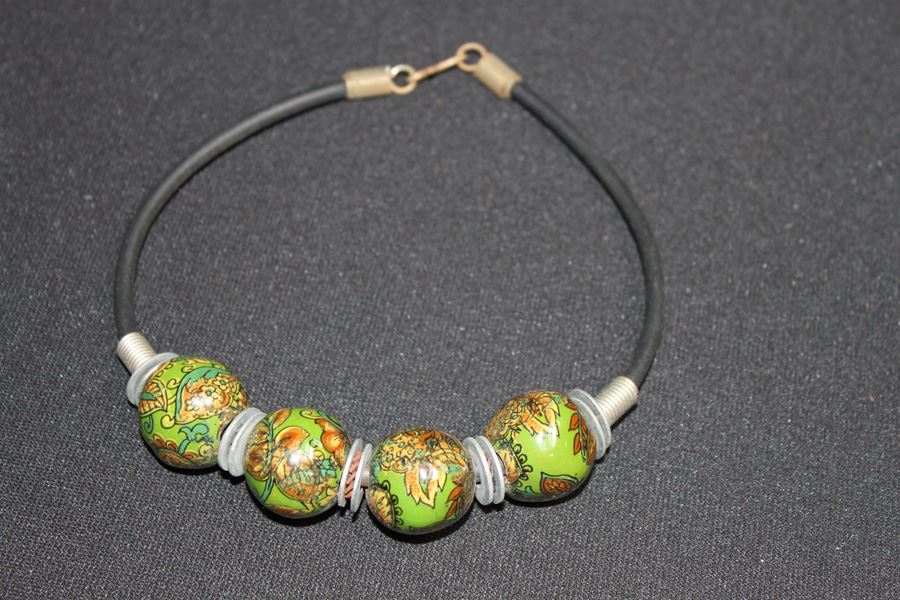 Necklace [Photo 1]
