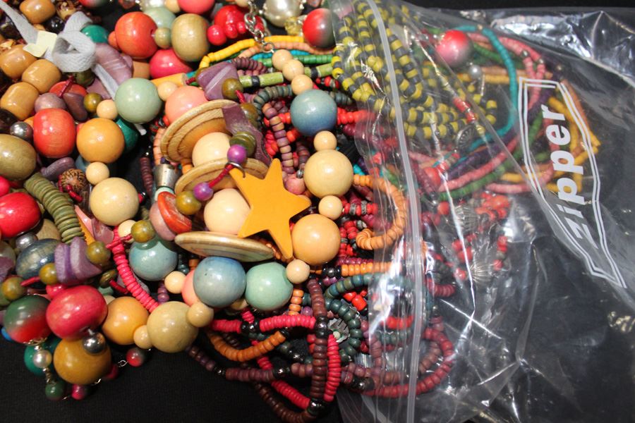 HUGE Wooden Beads Necklace And Bracelet Lot [Photo 3]