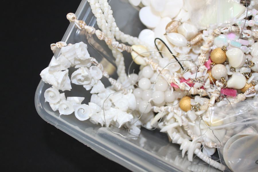 HUGE Lot Of Shell Jewelry [Photo 7]