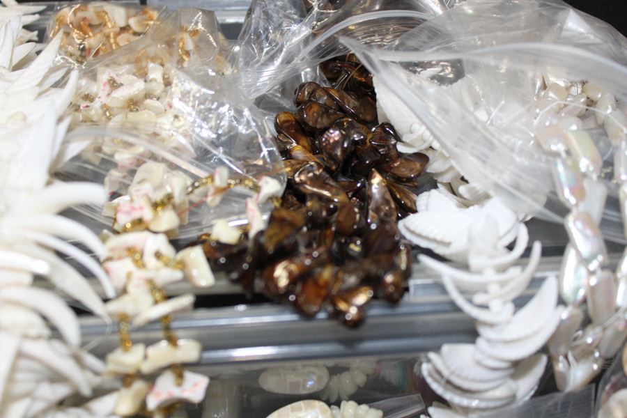 HUGE Lot Of Shell Jewelry [Photo 10]