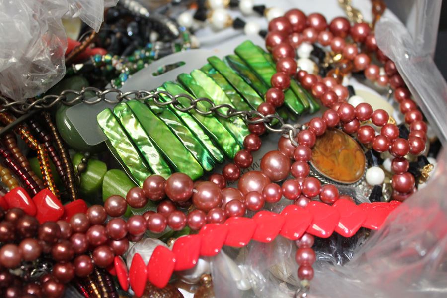 MEGA Lot Of Mainly Costume Jewelry And Jewelry Pieces [Photo 8]