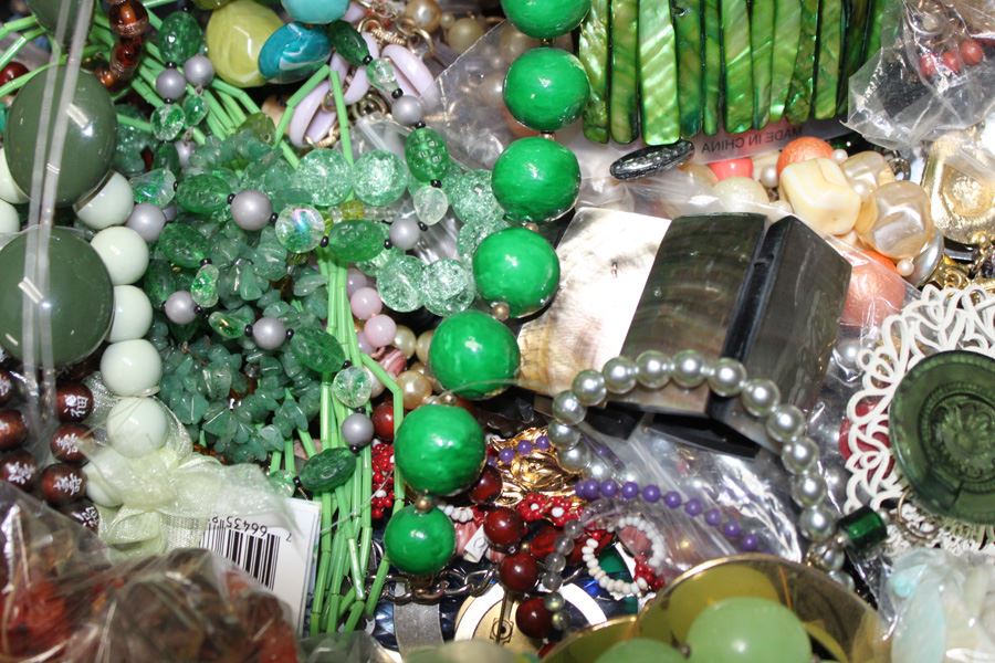 MEGA Lot Of Mainly Costume Jewelry And Jewelry Pieces [Photo 9]