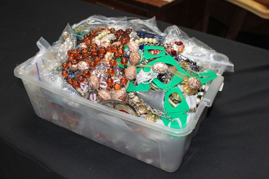 MEGA Lot Of Mainly Costume Jewelry And Jewelry Pieces [Photo 5]