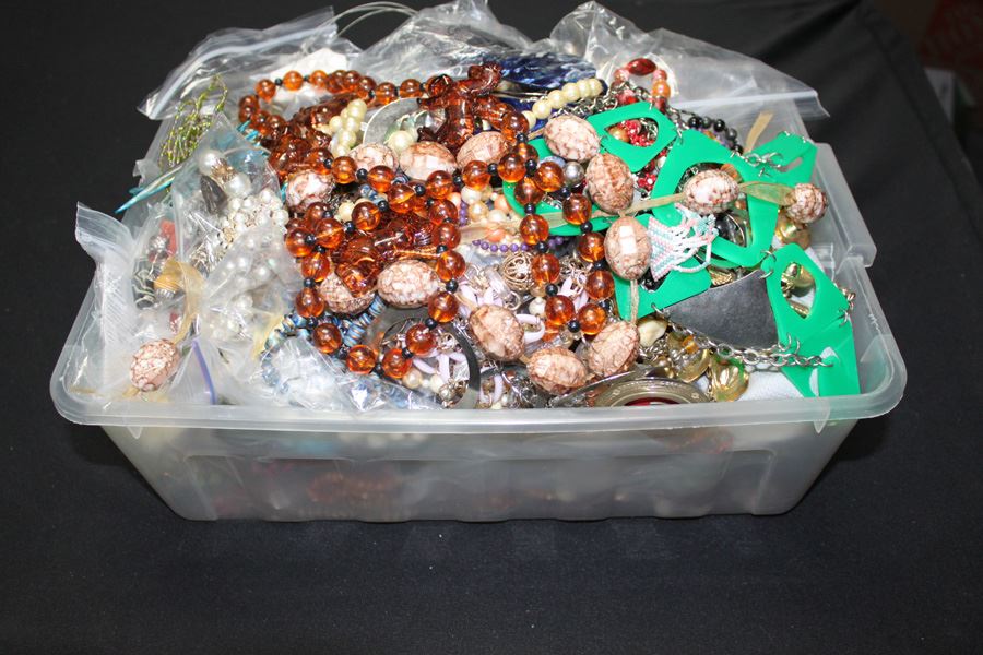 MEGA Lot Of Mainly Costume Jewelry And Jewelry Pieces [Photo 4]
