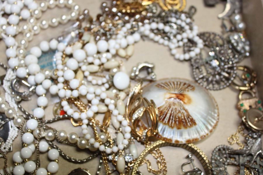 Box Of Jewelry [Photo 4]