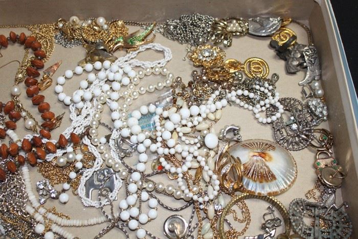 Box Of Jewelry [Photo 2]