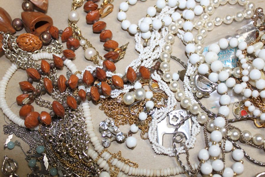 Box Of Jewelry [Photo 5]