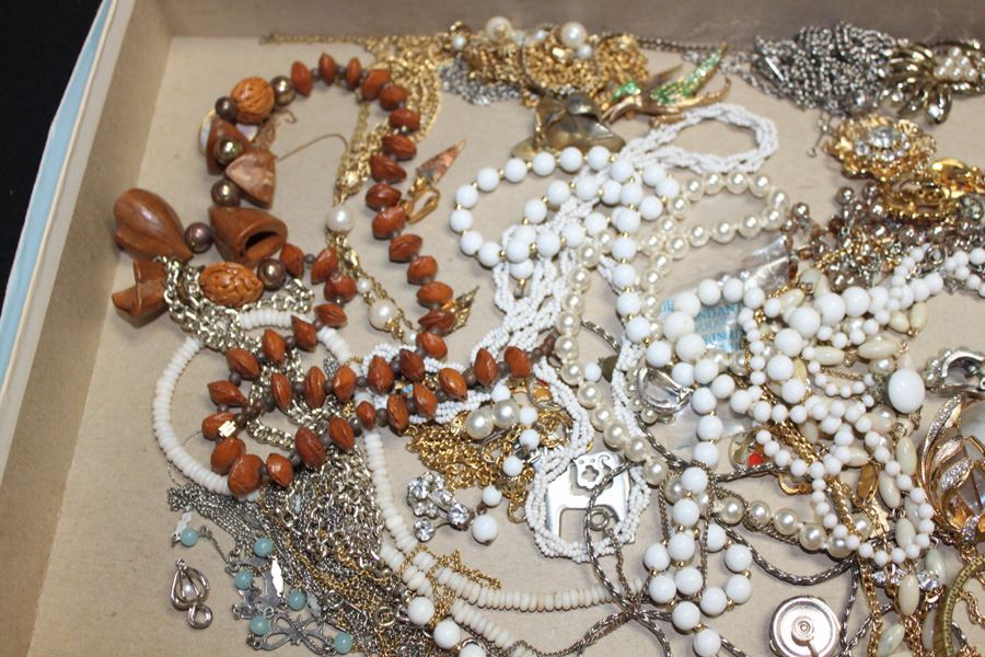 Box Of Jewelry [Photo 3]