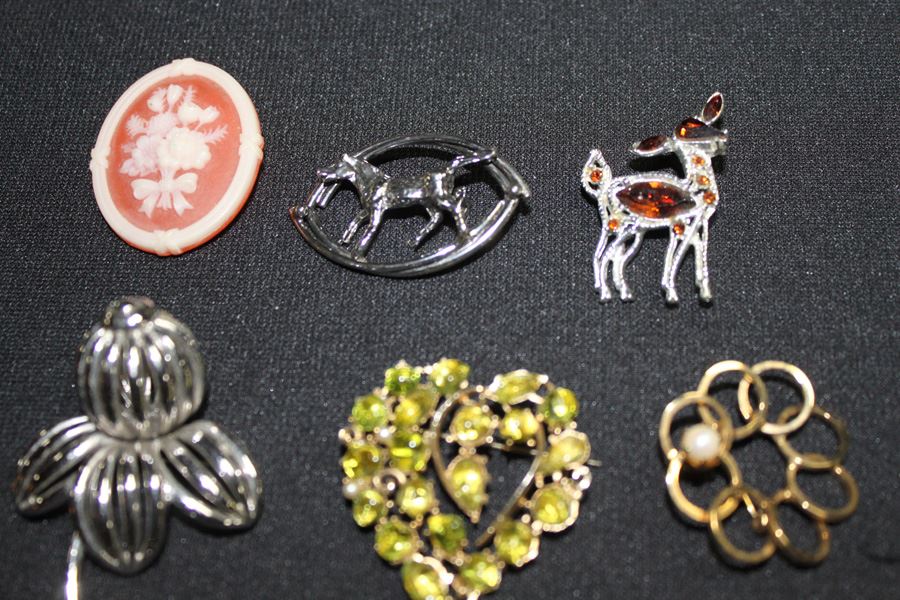 Brooch Lot [Photo 3]