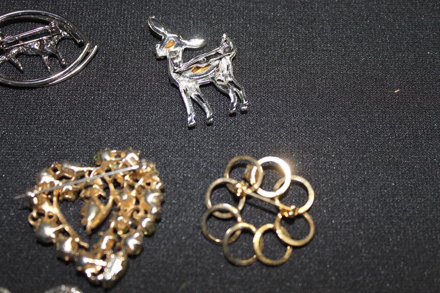 Brooch Lot [Photo 8]