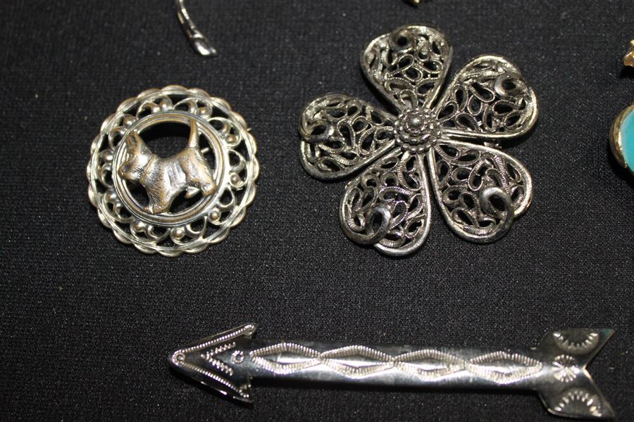 Brooch Lot [Photo 4]