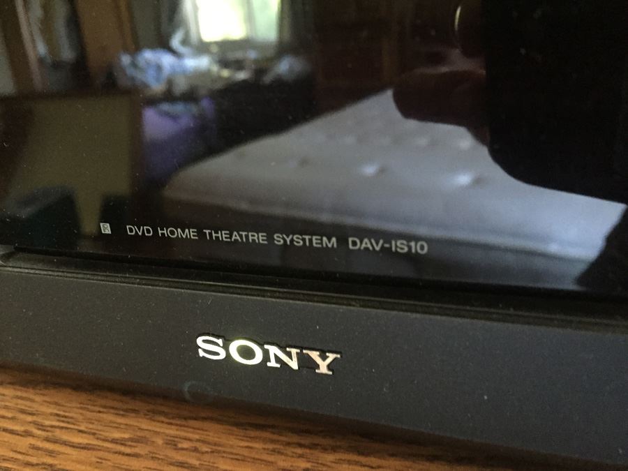 Sony DAV-IS10 5.1-Channel Micro Satellite Home Theater System [Photo 4]