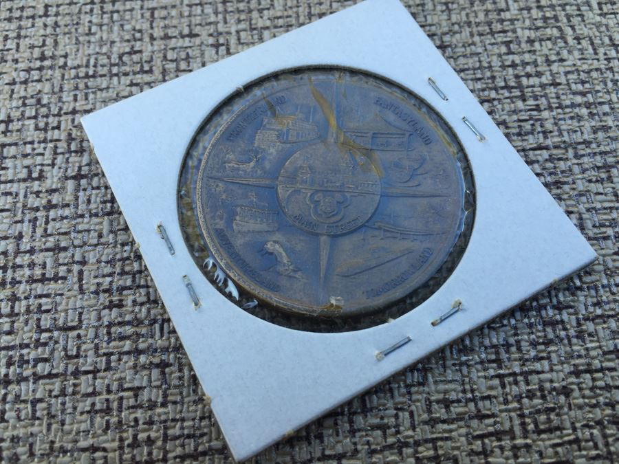 Disney Collectible Lot [Photo 16]