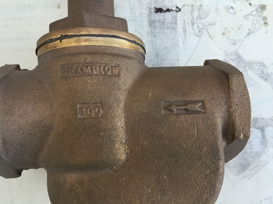 (2) Champion Manual Straight Valves And Bag Of Brass Plumbing Items [Photo 4]