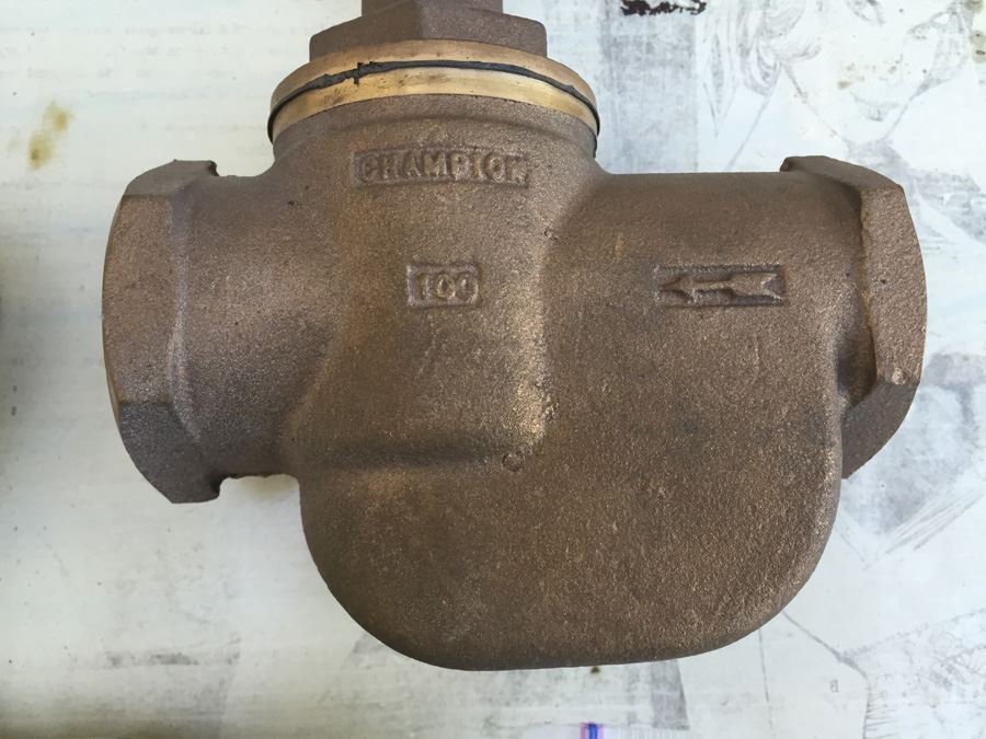 (2) Champion Manual Straight Valves And Bag Of Brass Plumbing Items [Photo 5]