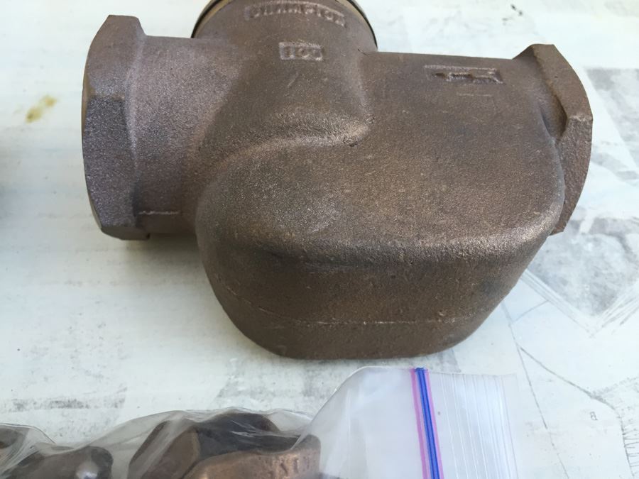 (2) Champion Manual Straight Valves And Bag Of Brass Plumbing Items [Photo 6]