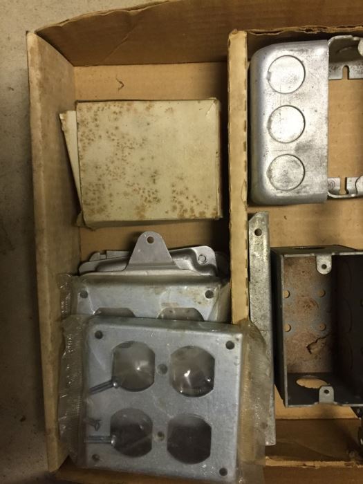 Electrical Equipment Lot [Photo 4]