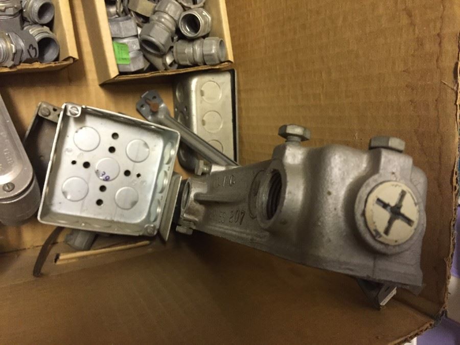 Electrical Equipment Lot [Photo 8]