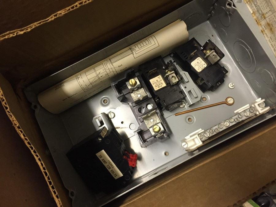 Electrical Equipment Lot [Photo 12]