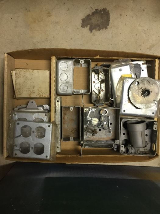 Electrical Equipment Lot [Photo 2]