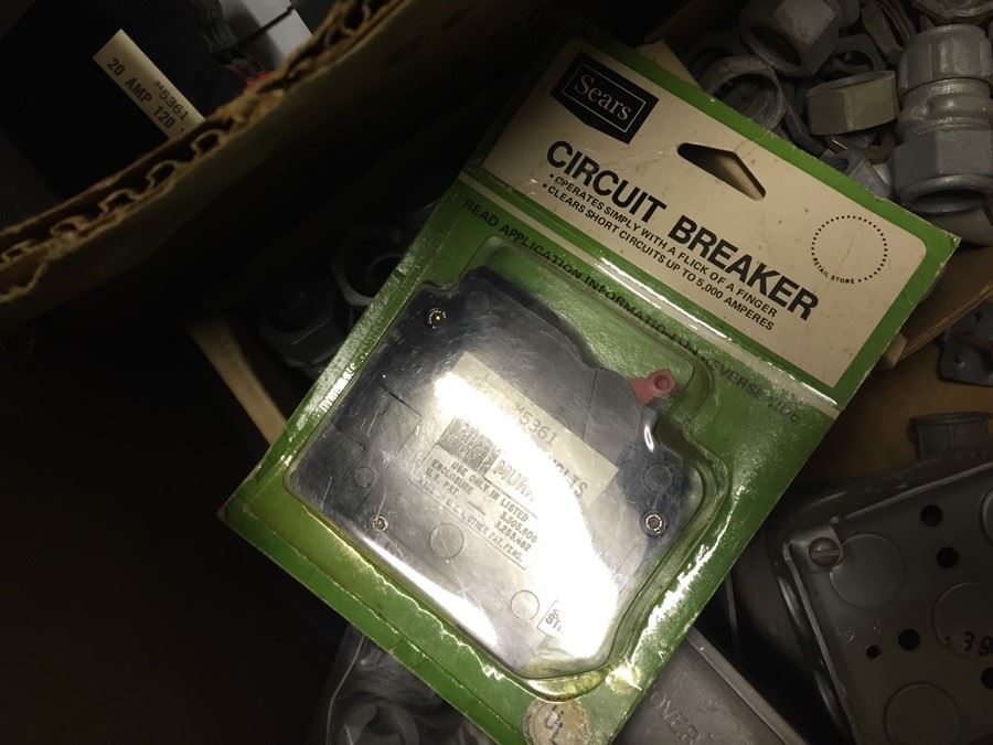 Electrical Equipment Lot [Photo 11]