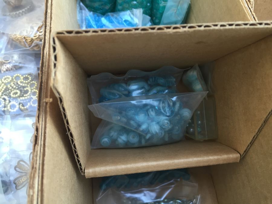 HUGE Bead Lot [Photo 8]