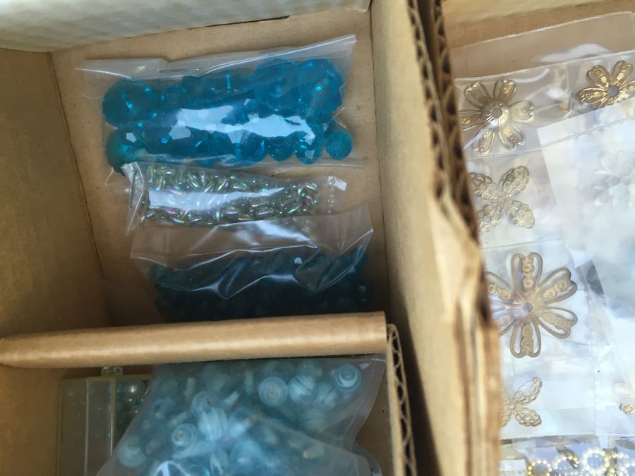 HUGE Bead Lot [Photo 7]