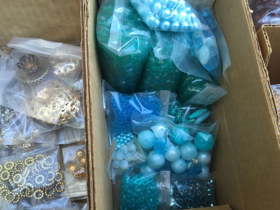 HUGE Bead Lot [Photo 9]