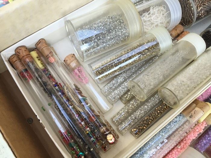 Large Seed Bead Lot [Photo 10]