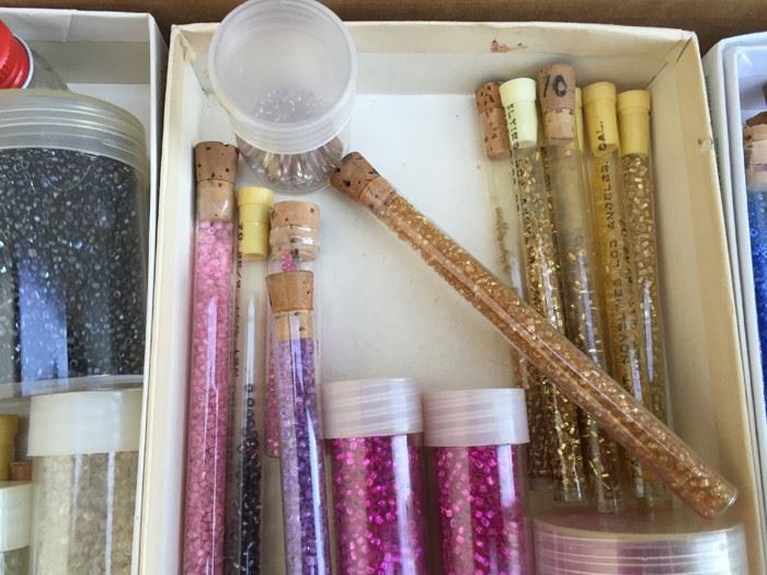 Large Seed Bead Lot [Photo 5]
