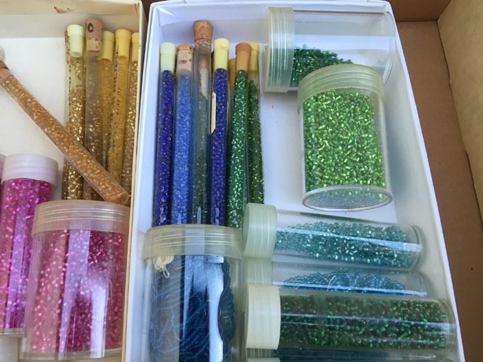 Large Seed Bead Lot [Photo 8]