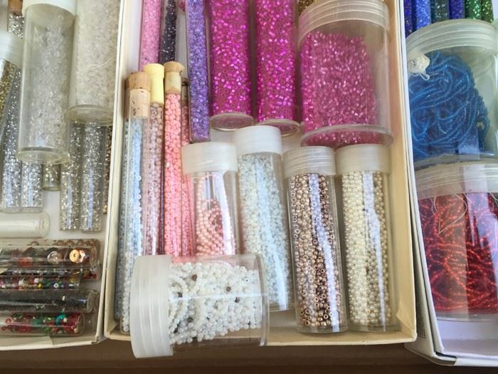 Large Seed Bead Lot [Photo 6]