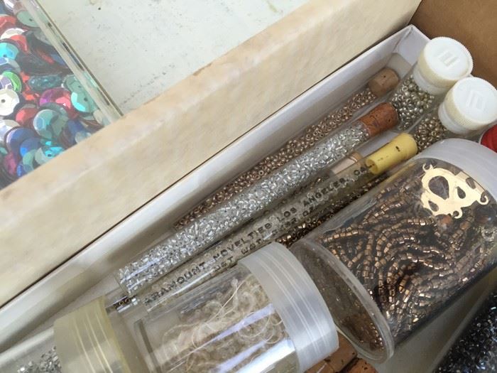 Large Seed Bead Lot [Photo 9]