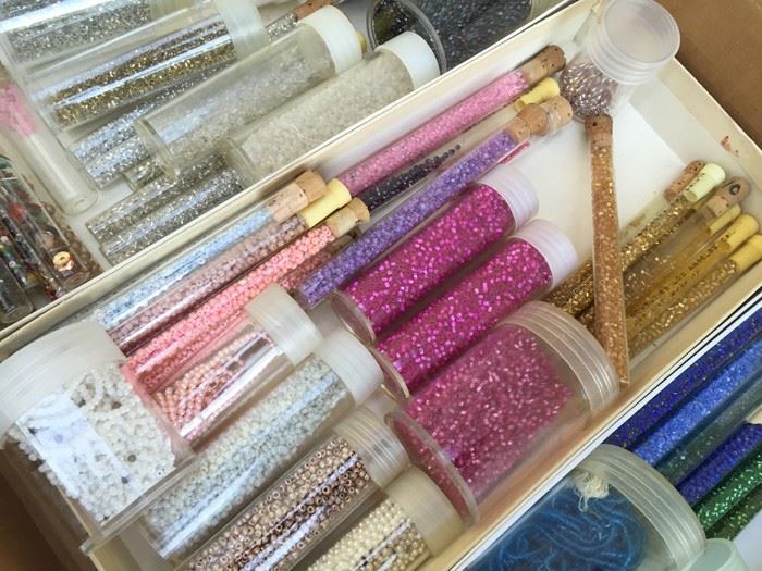 Large Seed Bead Lot [Photo 11]