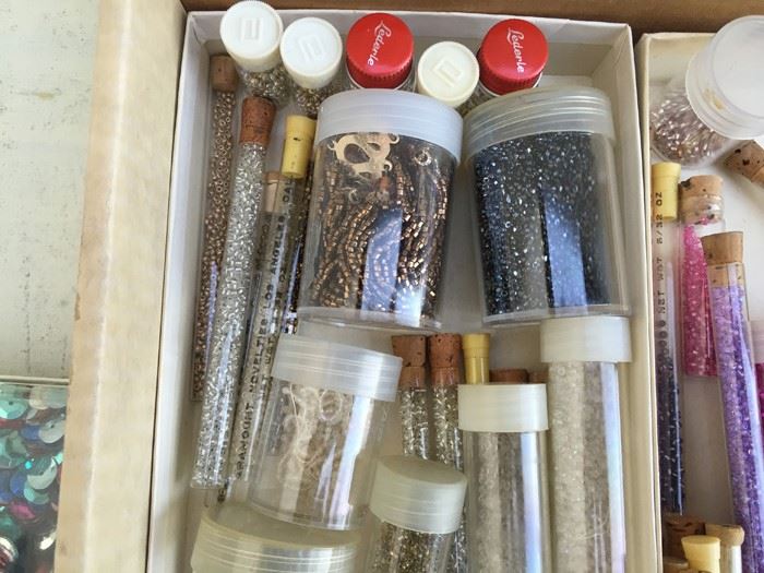 Large Seed Bead Lot [Photo 3]