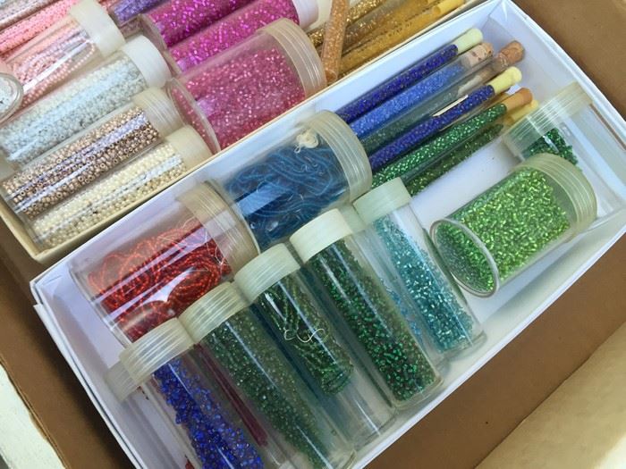 Large Seed Bead Lot [Photo 12]